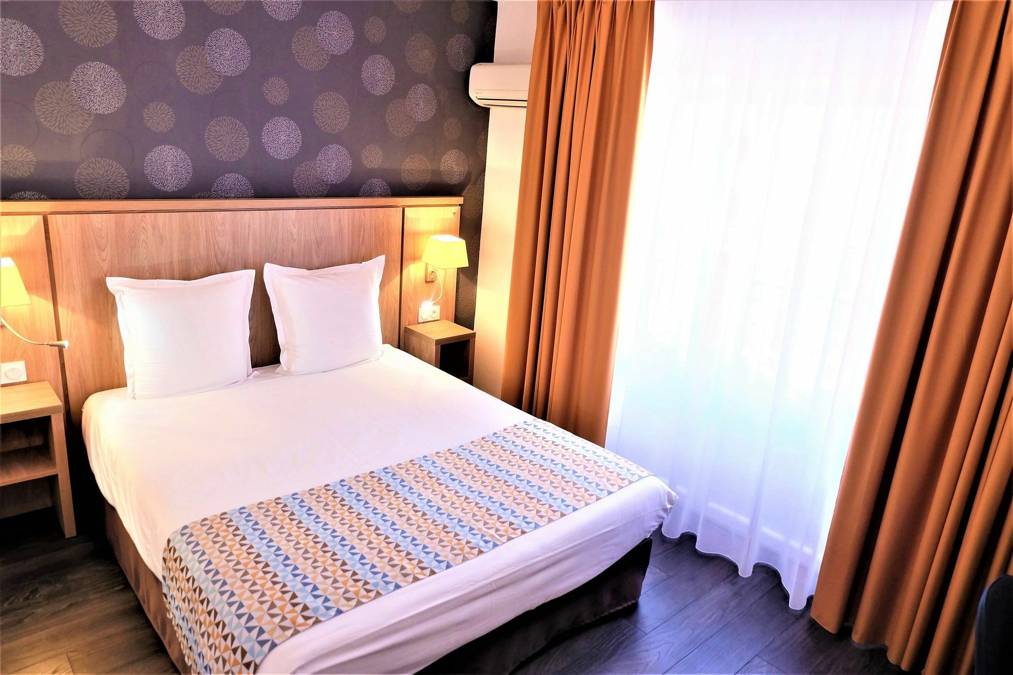 Logis La Caravelle Hotel