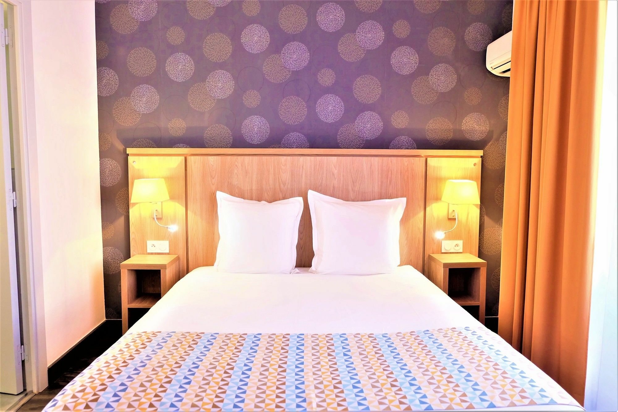 Logis La Caravelle Hotel 3*